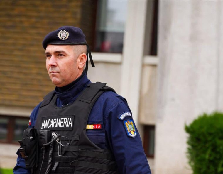 Argeșean amendat de jandarmi cu 52.000 lei pemtru apeluri nejustificate la 112