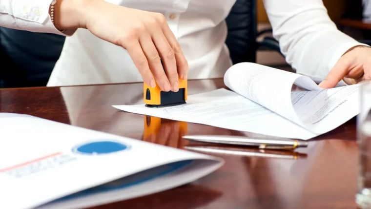 Amenzi de până la 20.000 de lei pentru românii care se comportă agresiv sau nerespectuos cu angajații instituțiilor publice