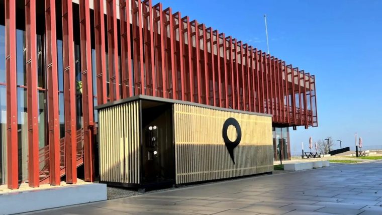 S-a deschis primul magazin complet robotizat din România