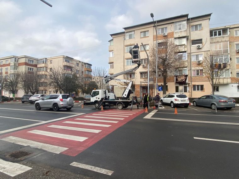 Nou la Mioveni. Semafor cu buton pe bulevardul Dacia