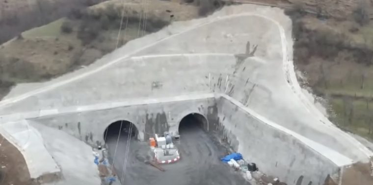 Autostrada A1 Sibiu-Piteşti. Pregătiri pentru începerea construcţiei tunelului Poiana