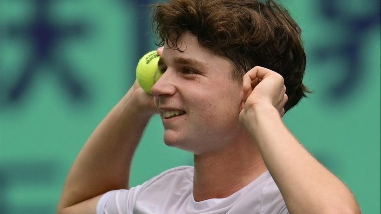Un tânăr jucător de tenis român, numărul 5 în lume, va concura pentru o altă țară!