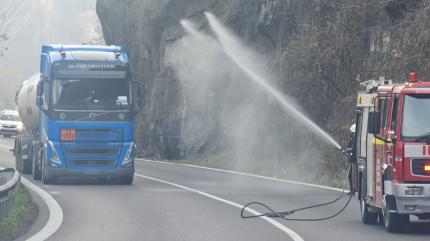 Trafic blocat ore în șir pe Valea Oltului din cauza scăpărilor de gaze