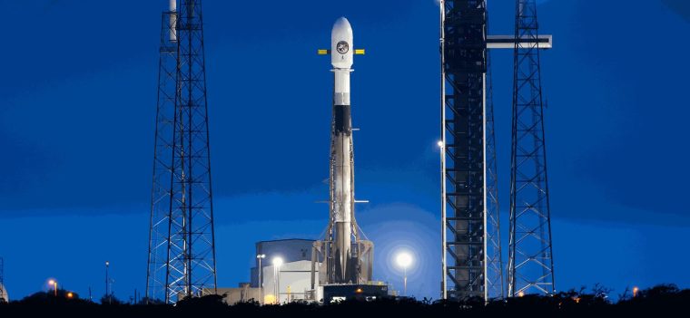 SpaceX lansează în spațiu satelitul secret NROL-77 pentru armata americană