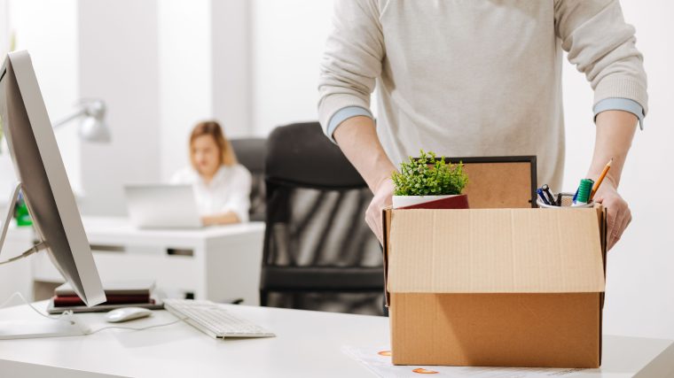 Încă o mare companie din România dă afară sute de angajați