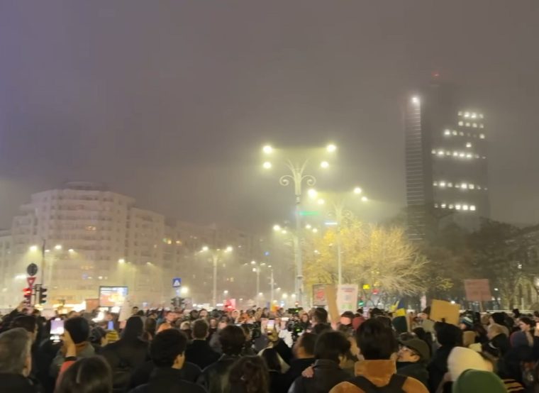 Protestele din Piața Victoriei continuă pentru a patra zi
