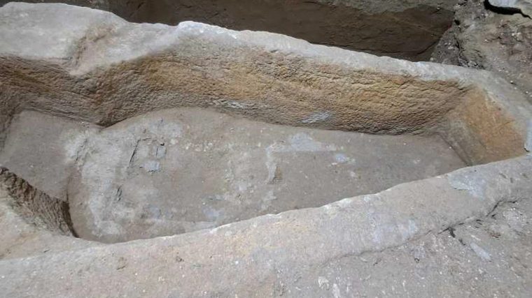 Sarcofagul lui Mircea cel Bătrân, redeschis după aproape un secol: descoperiri surprinzătoare la Cozia