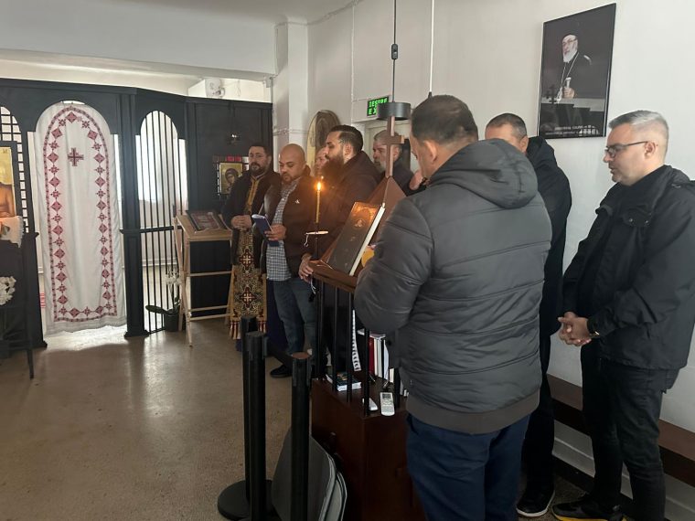 Deținuții de la Mioveni au cântat colinde la fosta Închisoare Pitești