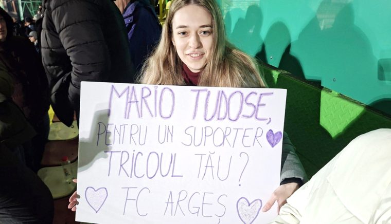 Prezenţă simpatică la meciul Argeşului cu Botoşani: o doctoriţă i-a cerut tricoul lui Mario Tudose