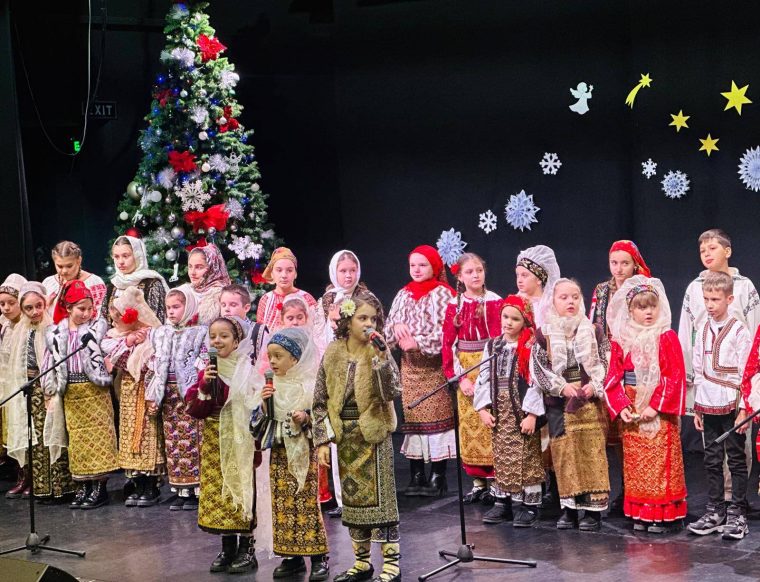 O zi deosebită la Mioveni. Festivalul de Tradiții și Obiceiuri, cu emoție, bucurie și cu daruri de la Moșul