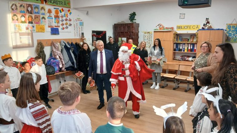 Bucurie la Oarja! Daruri pentru copiii din comună