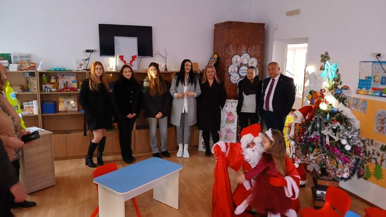 Primarul Constantin Bîlea: „Crăciunul rămâne o poveste frumoasă pentru fiecare copil din Oarja”