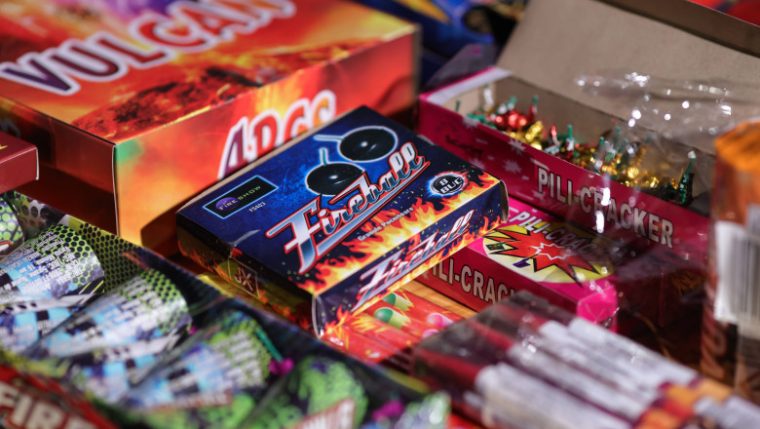 Captură record înainte de sărbători: zeci de tone de articole pirotehnice scoase din circuit de Poliție