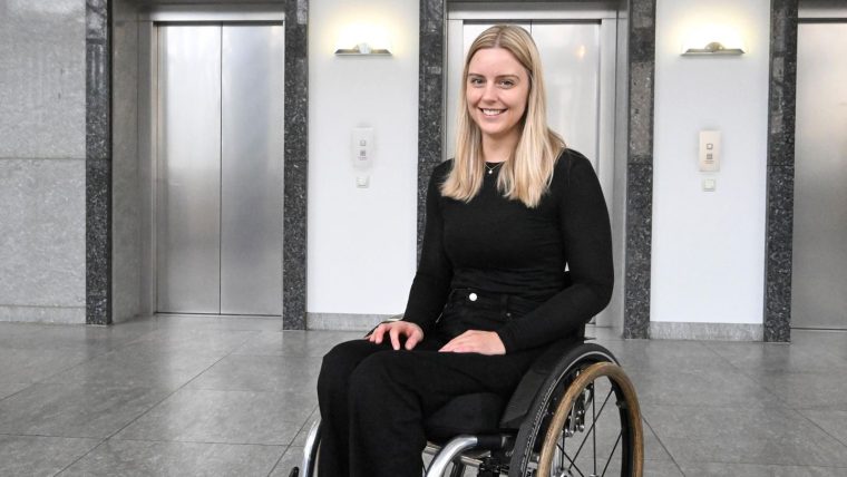 O femeie paralizată parțial devine prima persoană în scaun cu rotile care călătorește în spațiu