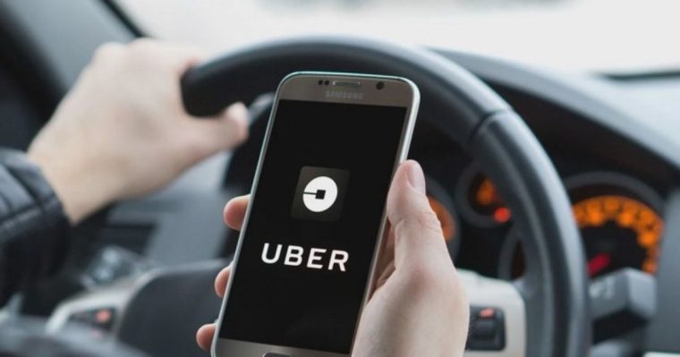 Uber, obligată să plătească drepturi de autor pentru muzica pusă în mașinile din România