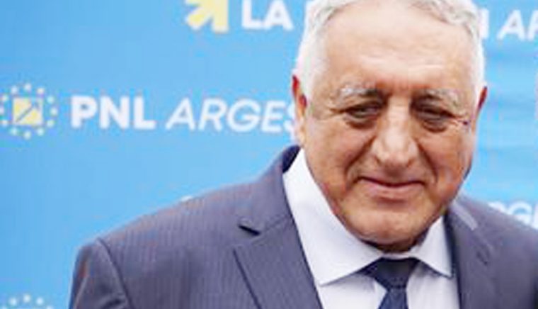 Rucărul şi-a cumpărat microbuz pentru elevi, dacă n-a binemeritat de la Consiliul Judeţean