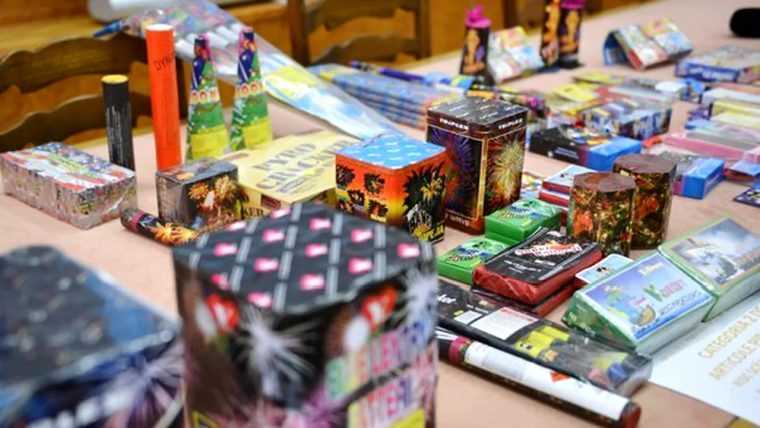 Captură-record de materiale pirotehnice la Arad, chiar înainte de Crăciun. Suspect reținut de anchetatori