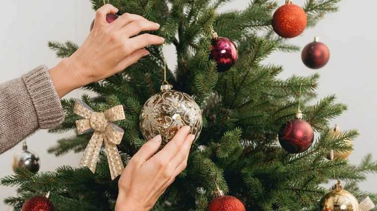 Crăciunul interzis: care sunt țările unde împodobirea bradului te poate băga la închisoare