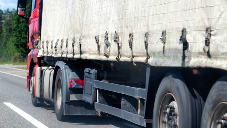 De la 1 ianuarie 2026, transportatorii români nu vor putea circula pe un drum important din Ungaria