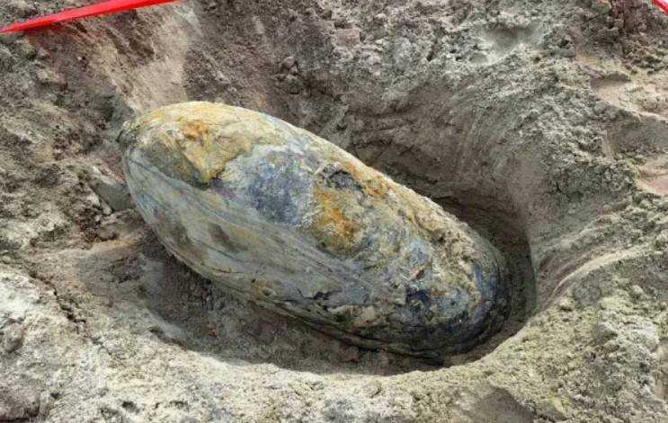 Alertă maximă în capitala Serbiei! Bombă de aproape jumătate de tonă, găsită sub pământ în inima Belgradului