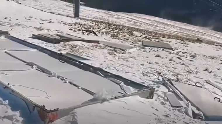 Viscolul a distrus cabinetul medical Salvamont de pe Vârful Păpușa