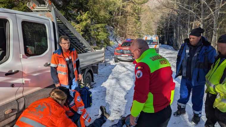 Video. Bărbat mort pe munte, în Argeş. A suferit un infarct