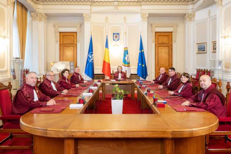 CCR amână din nou decizia privind pensiile speciale ale magistraților
