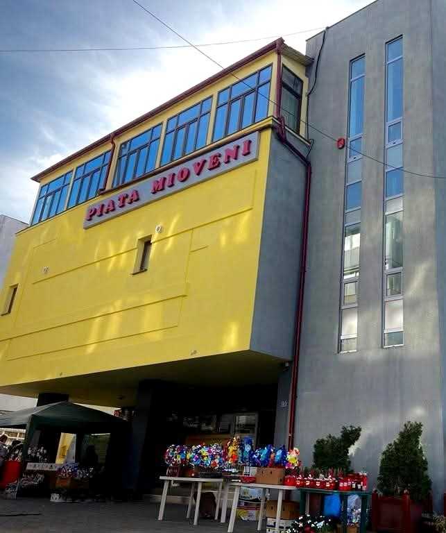 Piața Dacia din Mioveni, program de sărbători