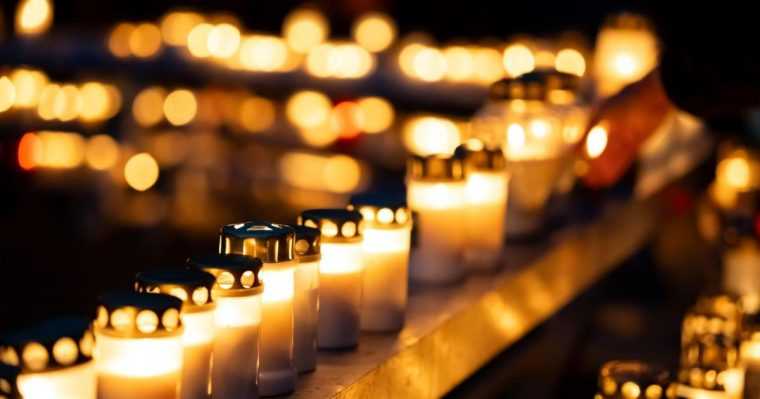 Incendiu la un priveghi în noaptea de Revelion. Patru persoane au suferit arsuri