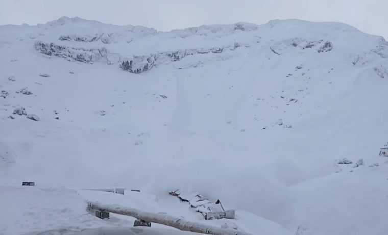 Avalanșă de mari dimensiuni la Bâlea Lac provocată de doi schiori