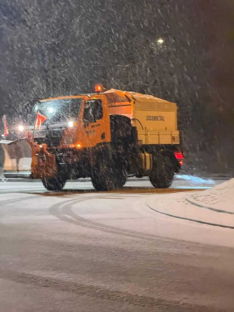 Pitești. Peste 200 de tone de material antiderapant contra poleiului
