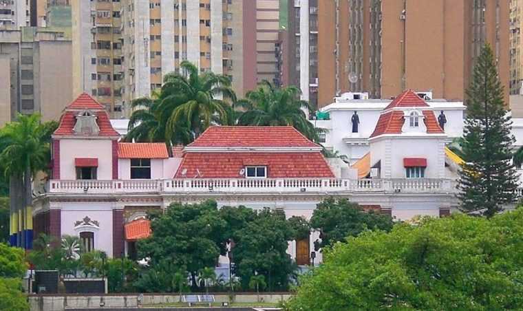 Noapte tensionată la Caracas: drone neidentificate și focuri de armă în apropierea palatului prezidențial din Venezuela