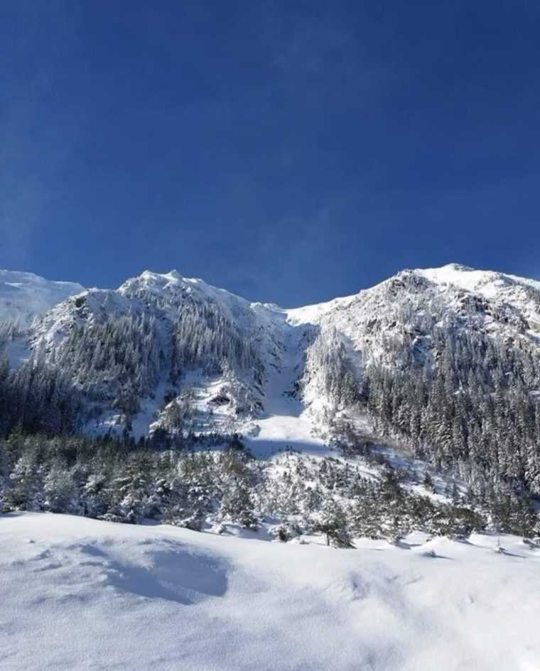 VIDEO. Zăpada ca-n povești pe Transfăgărășan. Toate traseele de creastă  sunt închise