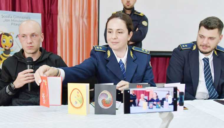 Campania „Dincolo de Aparenţe” în şcoli. Inspector principal la Penitenciarul Mioveni: „Vin elevi şi ne spun: avem un coleg care consumă sau care este violent, cum putem să îl ajutăm?”