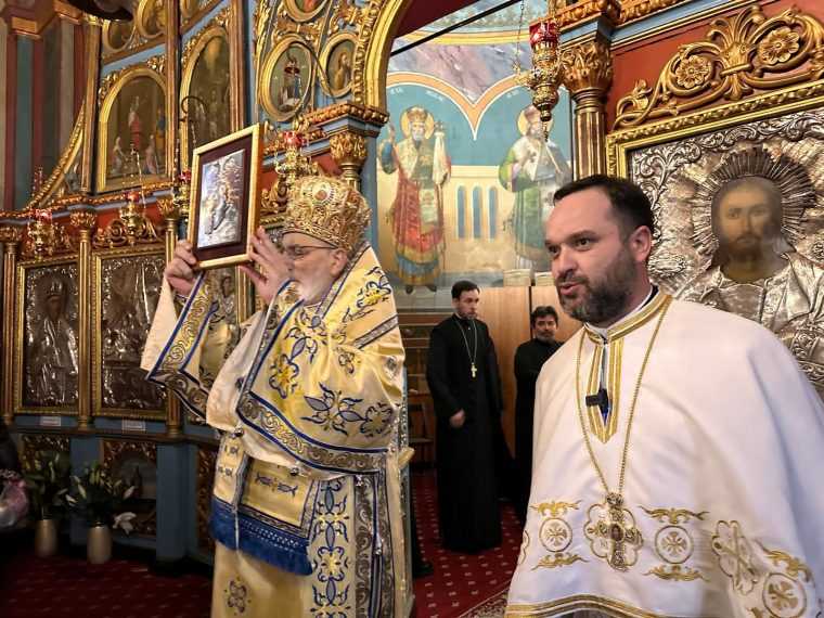 ÎPS Calinic a oficiat Sfânta Liturghie la Biserica „Sf. Ioan” din Gura Trivăii. Eveniment în parohie