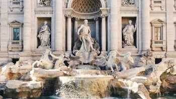 Roma introduce de azi taxe pentru turiștii care vizitează Fontana di Trevi