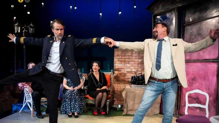 Spectacol la Pitești, duminică: „Playlist”. Amintiri provocatoare din liceu