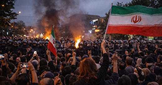 Iranul fierbe sub represiune: zeci de morți, mii de arestări și un blackout total. Regimul amenință cu pedeapsa capitală