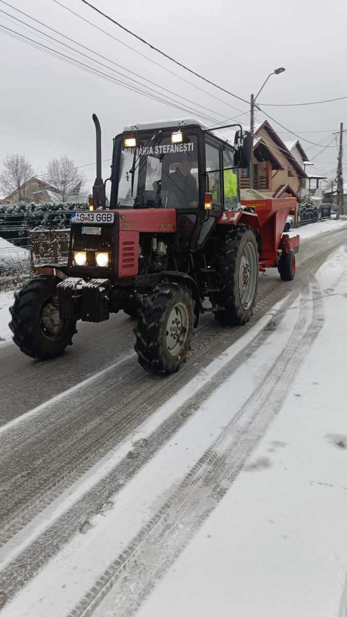 Utilajele acționează în permanență la Ștefănești
