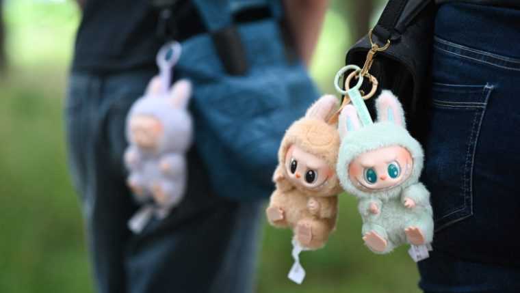 Jucării făcute cu prețul epuizării: fabricile LaBubu, în centrul unui scandal cu acuzații grave de exploatare și muncă juvenilă