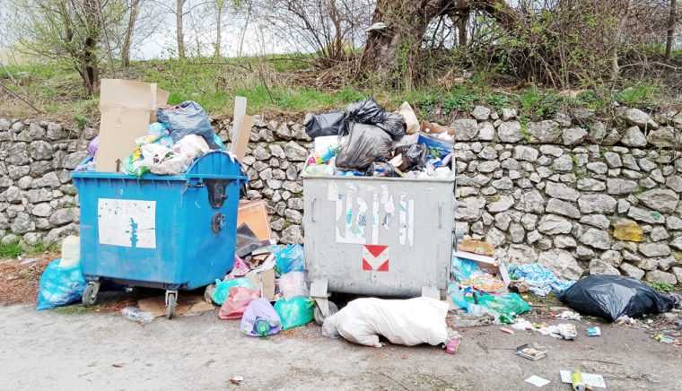 Cel mai scump gunoi din Argeş e la Câmpulung. Taxa a ajuns la 288 de lei pe an pentru o persoană, dar se poate duce către 432 de lei