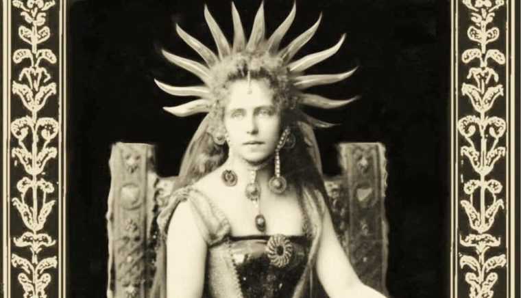 Spectacol de teatru la Centrul de Cultură şi Arte din Curtea de Argeş