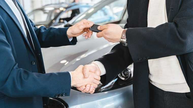 Guvernul vrea să schimbe modul de impozitare a vehiculelor cumpărate și vândute în același an