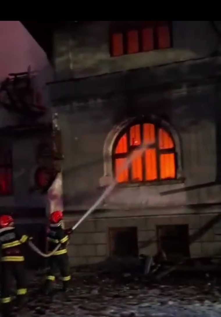 Video. Vila amiralului Dan Zaharia în flăcări la Stoenești