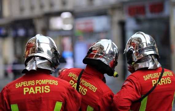 Petrecere scăpată de sub control într-un apartament din Paris: podeaua a cedat, zeci de tineri au căzut peste vecinii de jos