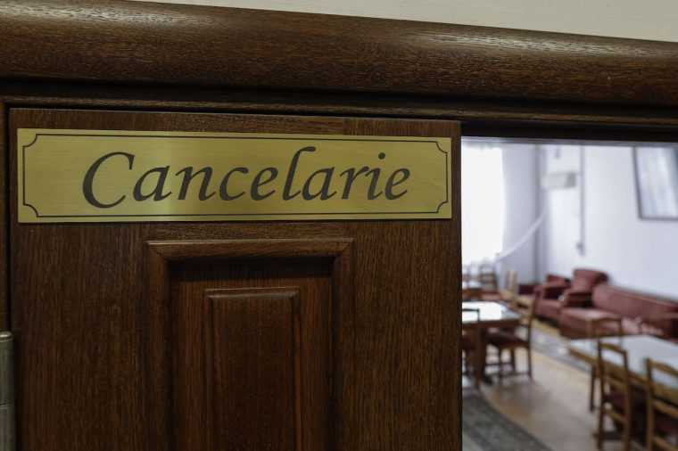 Raport APDE: „politizarea este cancerul educației românești”