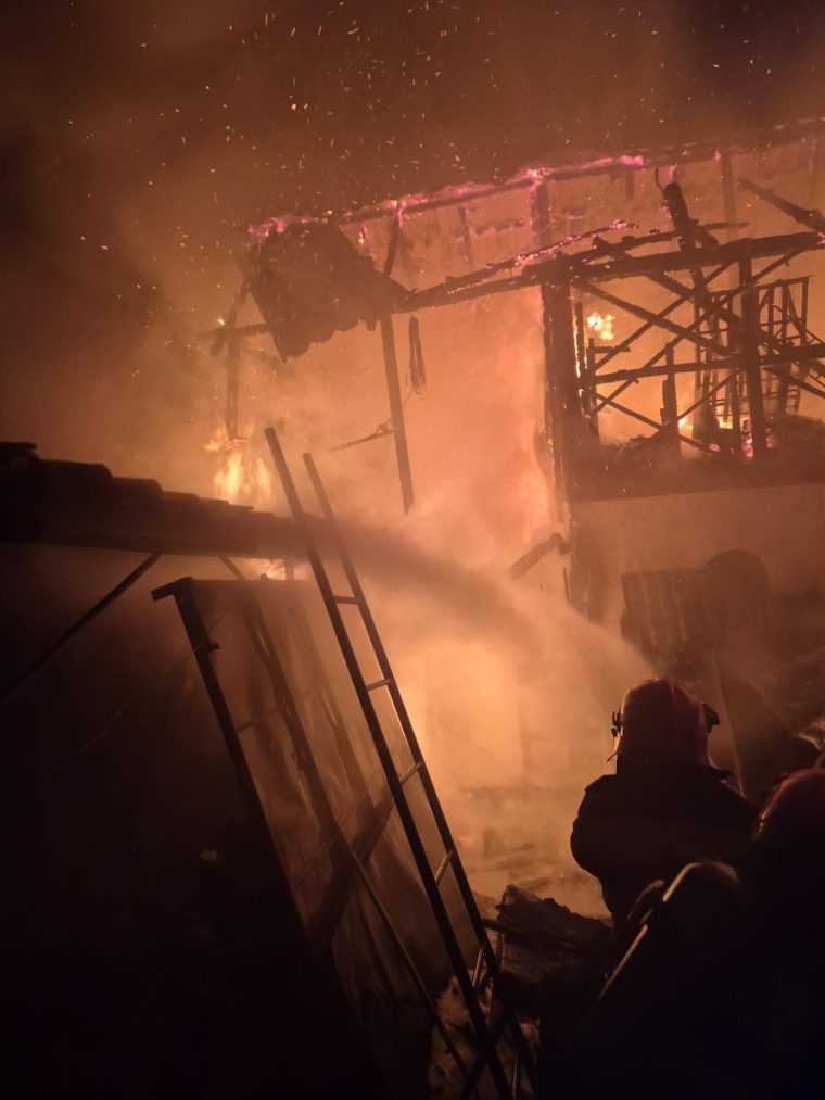 Incendiu violent în Argeş, la Valea Danului