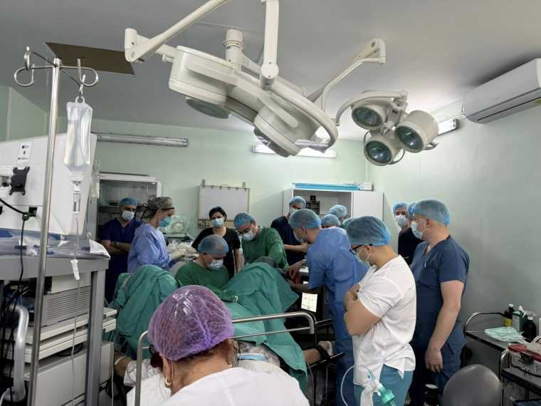 Extirpare cu laser a adenomului de prostată. Expert francez la premiera medicală de la SJU Pitești