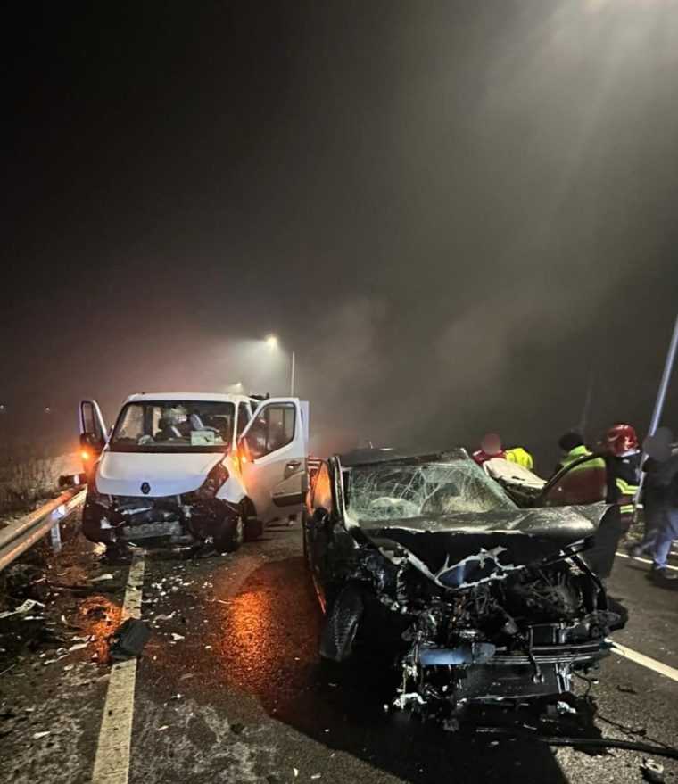 Accident la Curtea de Argeş. Trei răniţi, luaţi cu ambulanţele