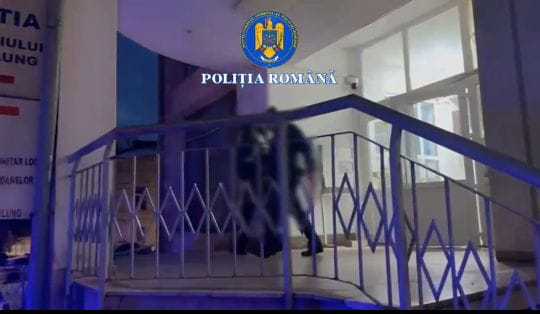 Argeș. Reținuți de polițiști după mai multe furturi din magazine